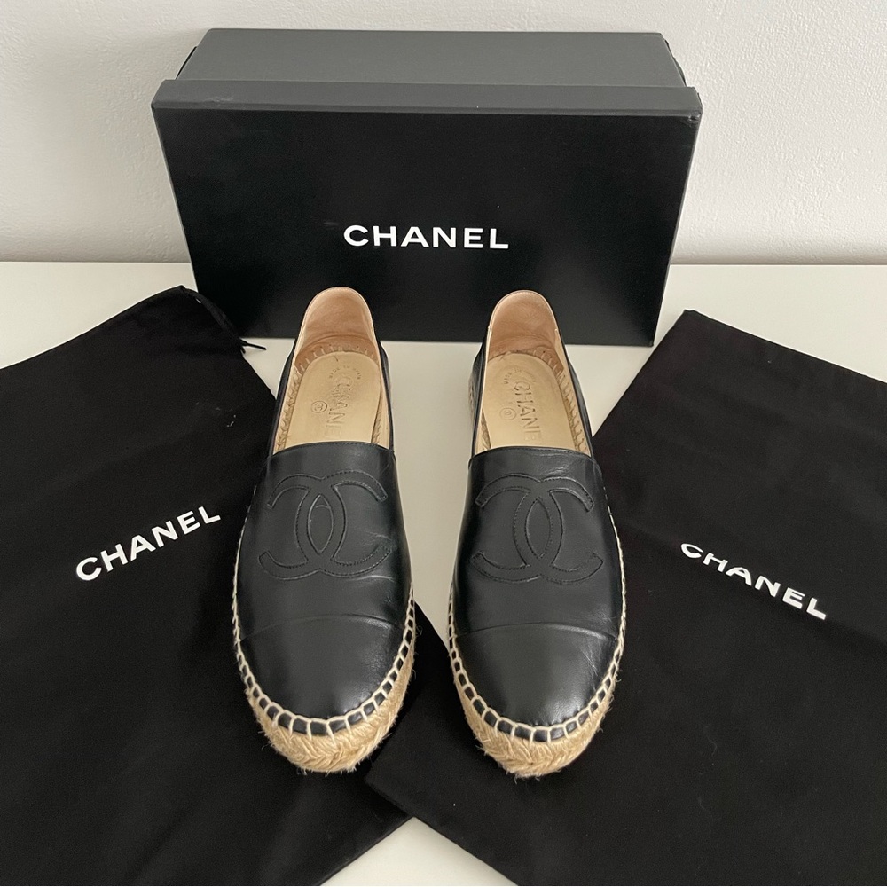 CHANEL black lambskin espadrilles. 37.